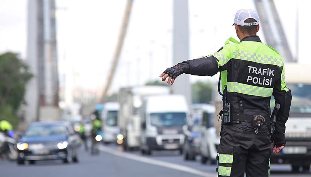 Hız sınırı, kırmızı ışık, kemer cezası kaç TL olacak? (İşte 2023 yeni trafik cezaları)