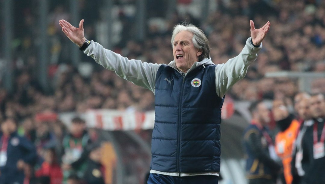 Jorge Jesus’tan ‘zemin’ tepkisi: Şartlar utanç verici, böyle sahalarda maç oynanmamalı